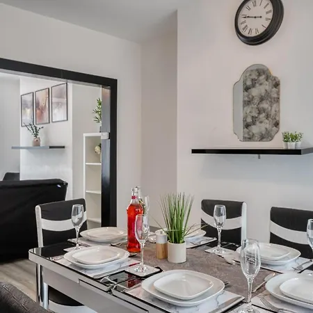Full House, Massage Mattresses, Sleeps 6 Guests, Free Wifi, Free Parking, Free Netflix, Smart Tv Villa Manchester Exterior photo