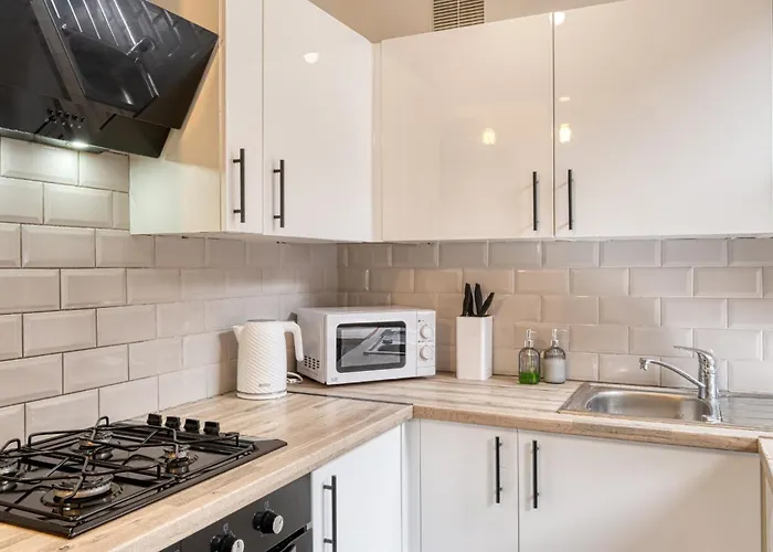 Full House, Massage Mattresses, Sleeps 6 Guests, Free Wifi, Free Parking, Free Netflix, Smart Tv