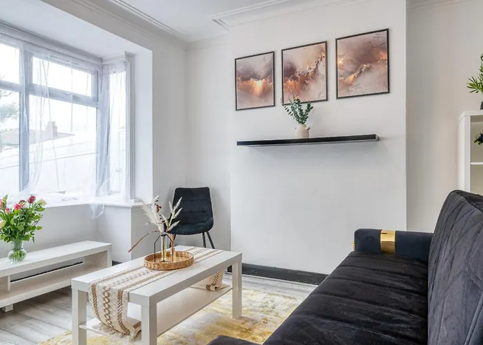 Full House, Massage Mattresses, Sleeps 6 Guests, Free Wifi, Free Parking, Free Netflix, Smart Tv