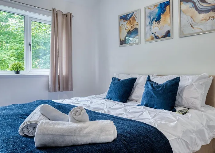 Full House, Massage Mattresses, Sleeps 6 Guests, Free Wifi, Free Parking, Free Netflix, Smart Tv