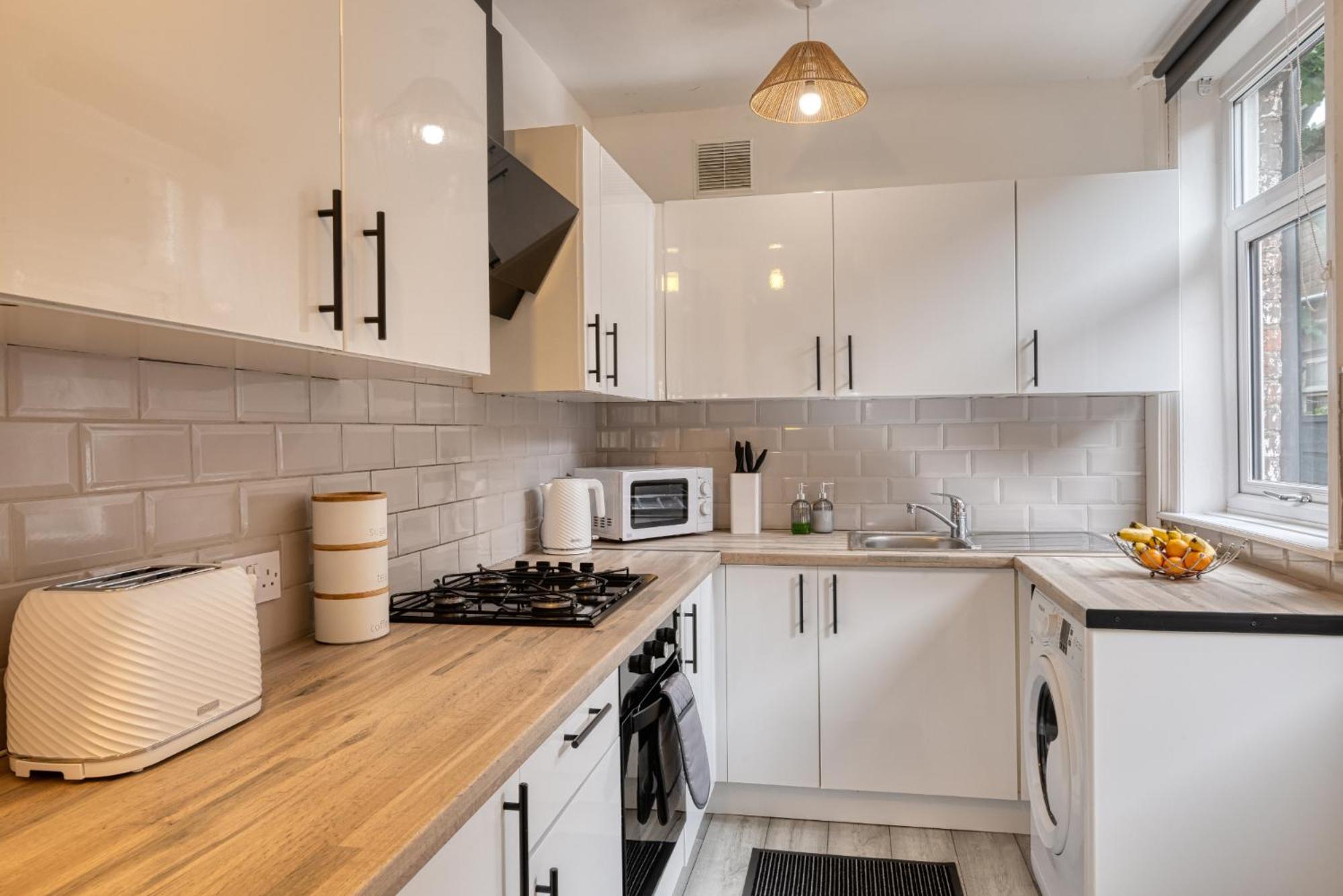 Ferienhaus Full House, Massage Mattresses, Sleeps 6 Guests, Free Wifi, Free Parking, Free Netflix, Smart Tv *