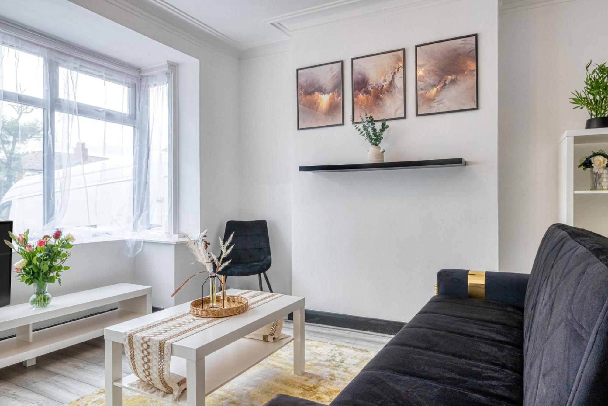 Full House, Massage Mattresses, Sleeps 6 Guests, Free Wifi, Free Parking, Free Netflix, Smart Tv Ferienhaus